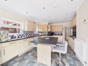 Kitchen/Breakfast room- click for photo gallery